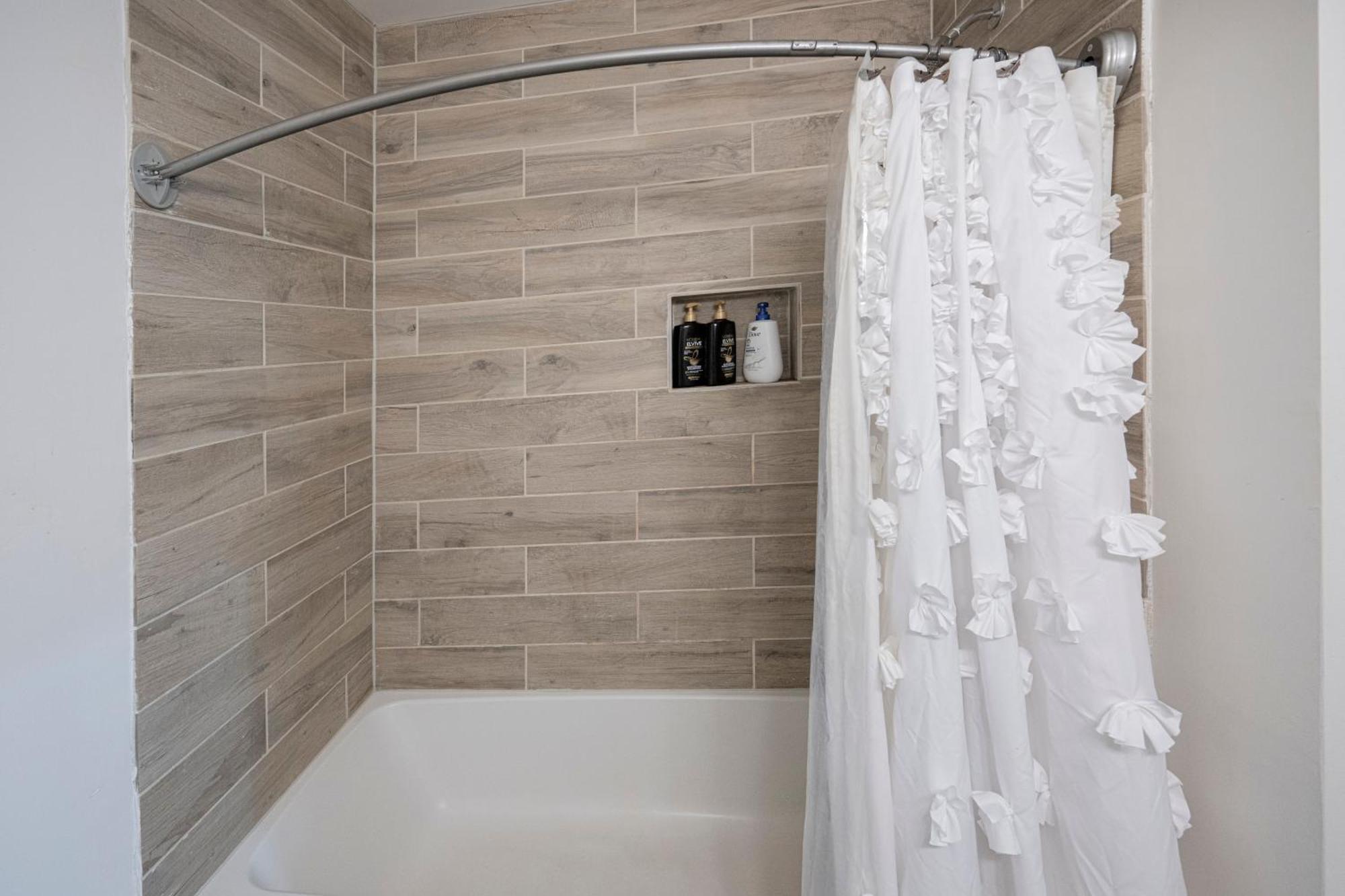 Charming 2Br Bungalow 4 Minutes To Duke University Durham Ngoại thất bức ảnh